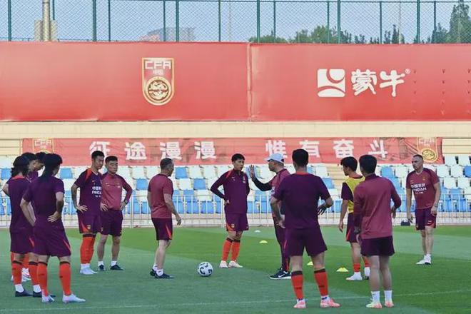 突发！国足东亚杯23人基本确定，久尔杰维奇临时带队，韦世豪无缘的简单介绍