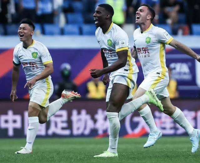 中超积分榜，国安4:0半程冠军，蓉城狂轰5球，泰山3:1三镇迎反弹