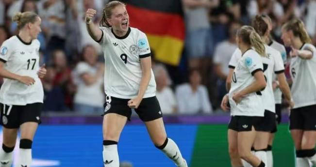西班牙女足2-0瑞士挺进欧洲杯半决赛！普特拉斯、卡斯蒂略失点